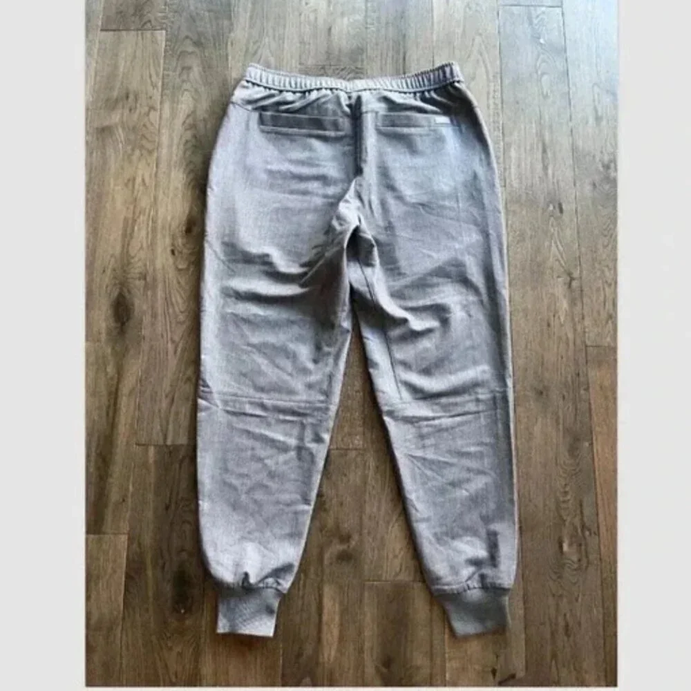 Figs Men's Tansen Jogger Scrub Pants Size M Short Gray Technical Collection NWT
